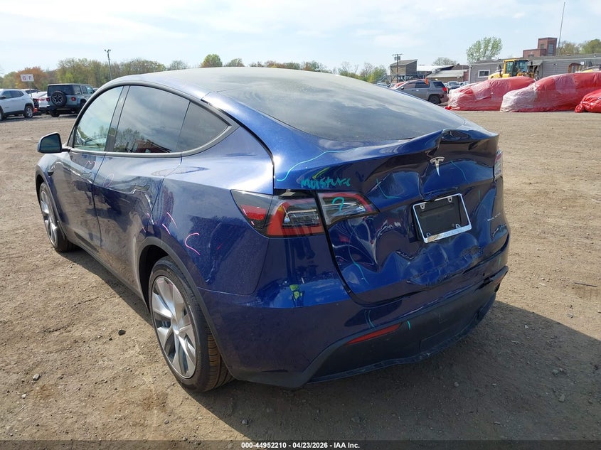 2022 Tesla Model Y Long Range Dual Motor All-Wheel Drive VIN: 7SAYGAEE0NF393129 Lot: 44952210