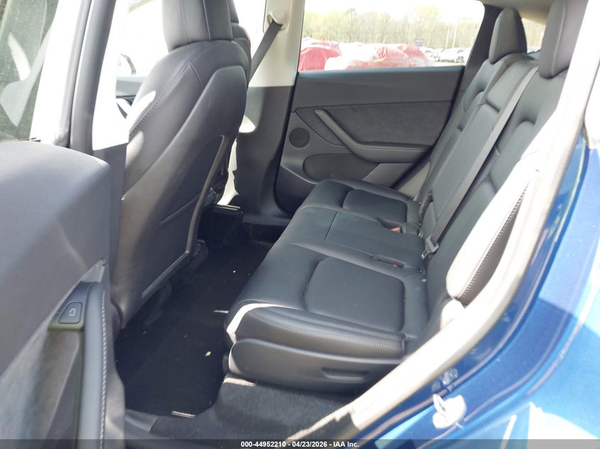 2022 Tesla Model Y Long Range Dual Motor All-Wheel Drive VIN: 7SAYGAEE0NF393129 Lot: 44952210