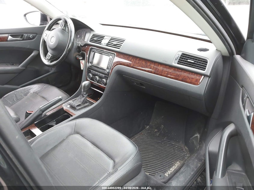 2012 Volkswagen Passat 2.5L Sel