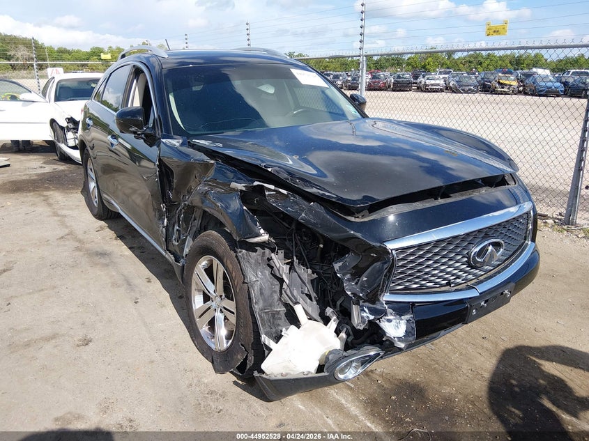 2017 INFINITI QX70