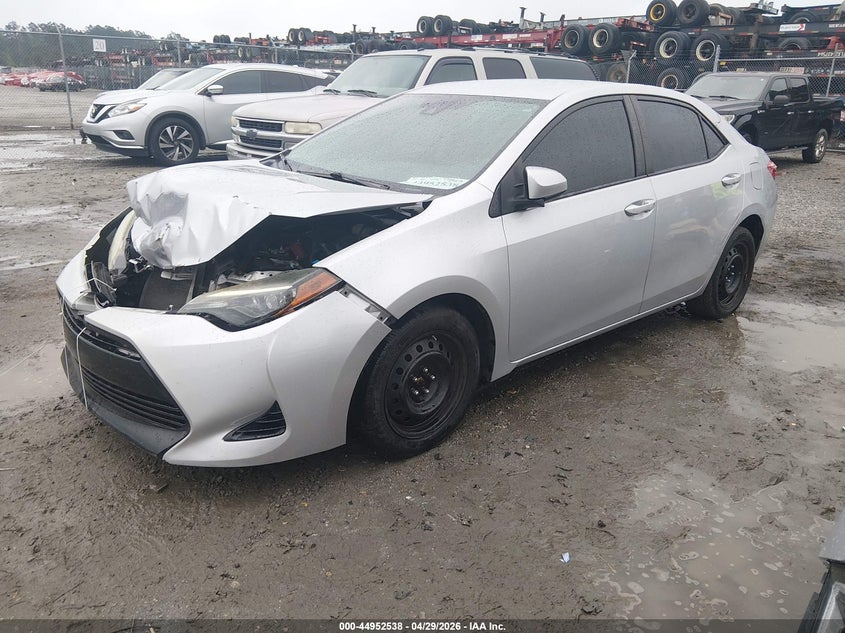 2018 Toyota Corolla Le 5YFBURHE5JP770526 photo 1