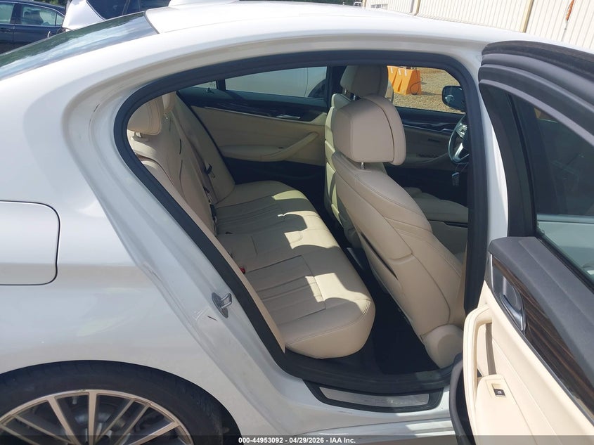 VIN WBAJA5C55KWW09717 2019 BMW 530I