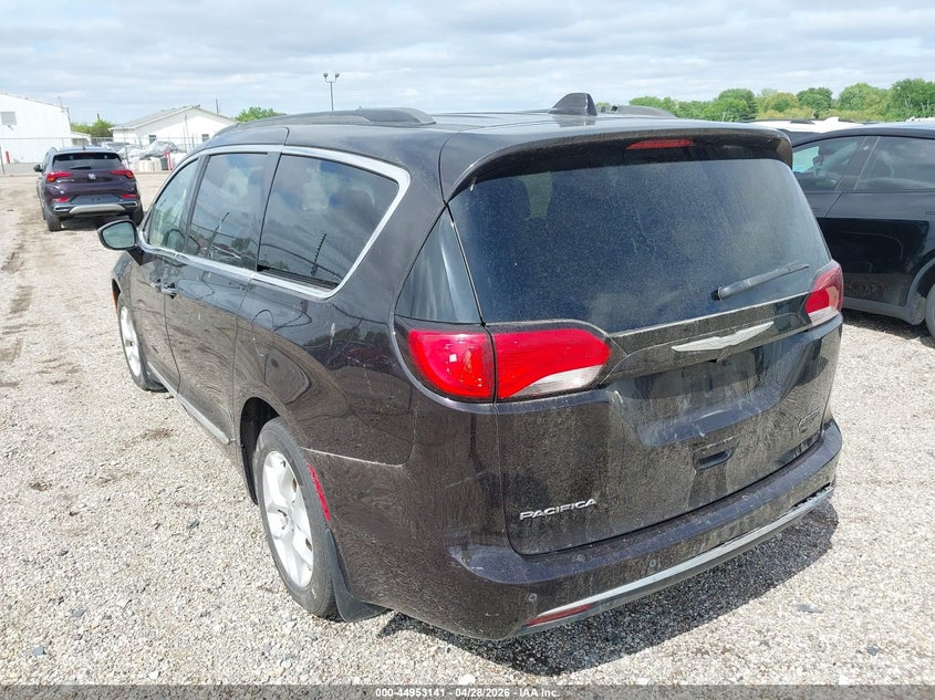 Vin: 2c4rc1bgxhr552010, lot: 45450542, chrysler pacifica touring-l 20173