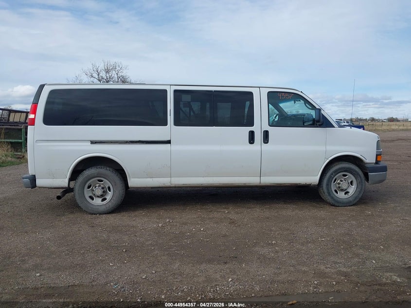 1GAZG1FA0C1189491 2012 Chevrolet 4.8 Express 3500 Lt white