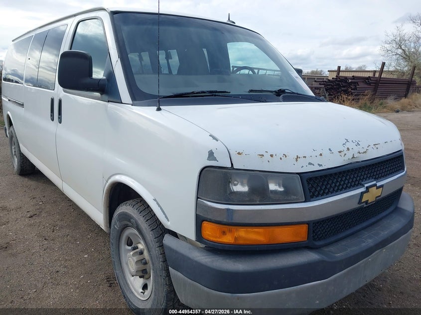 1GAZG1FA0C1189491 2012 Chevrolet 4.8 Express 3500 Lt white