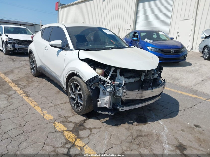 2019 TOYOTA C-HR XLE