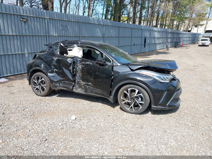 2021 TOYOTA C-HR XLE