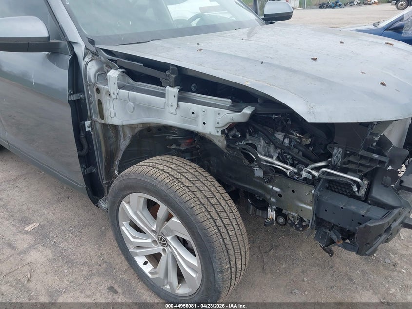 2022 Volkswagen Atlas 3.6L V6 Se W/Technology VIN: 1V2HR2CA4NC561802 Lot: 44956081