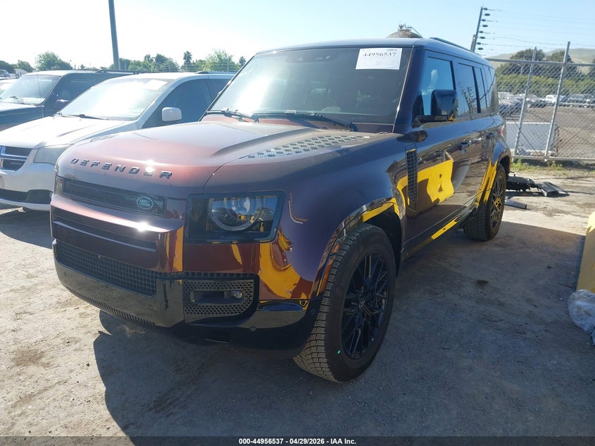 Vin: salew7eu5s2370787, lot: 45453938, land rover defender p400 sedona red edition 20252