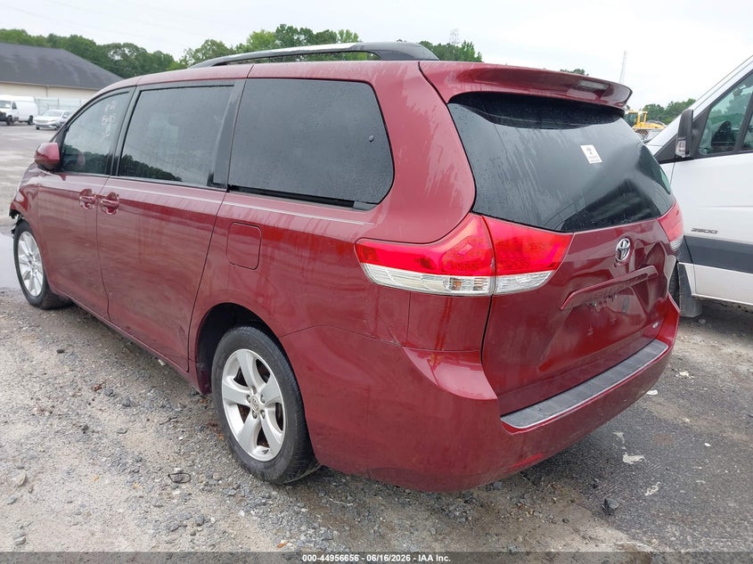 2013 TOYOTA SIENNA auction photo 3