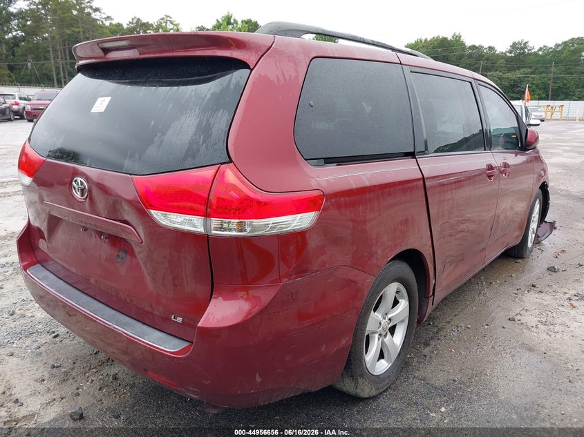 2013 TOYOTA SIENNA auction photo 4