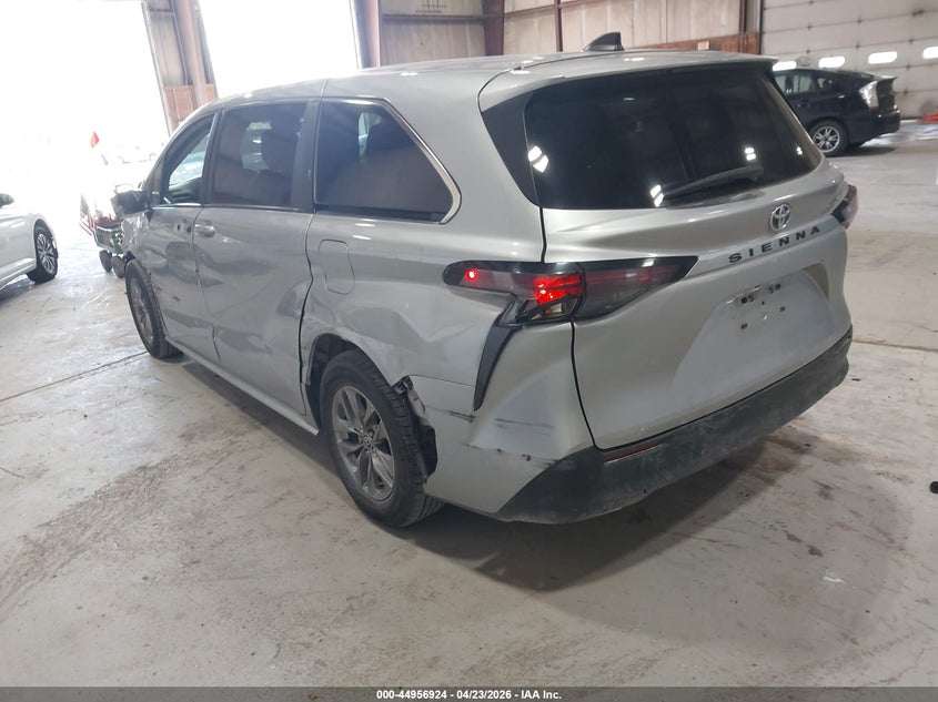 2024 Toyota Sienna Le