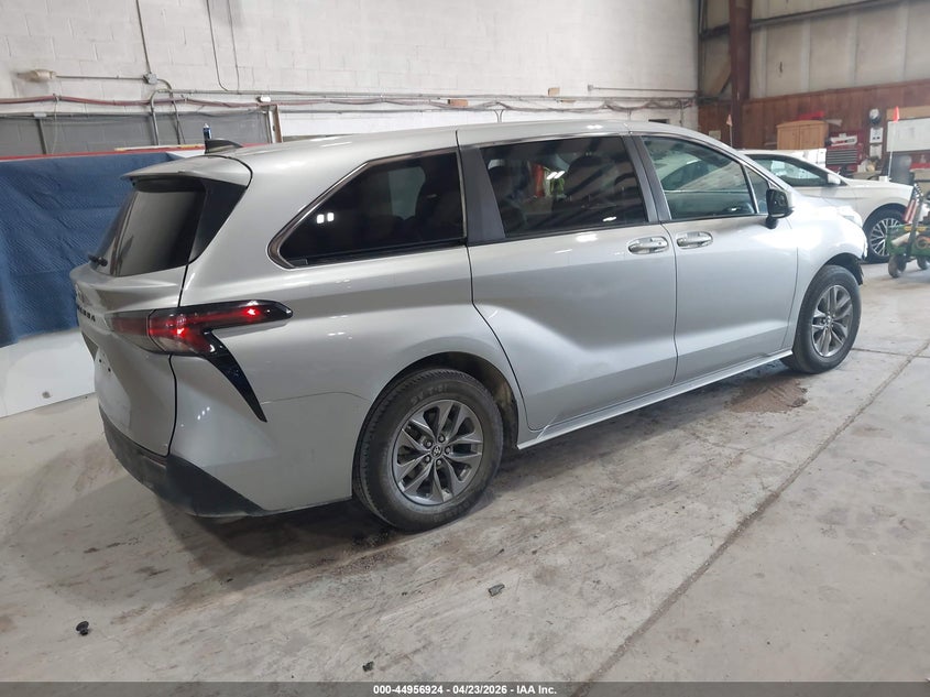 2024 Toyota Sienna Le