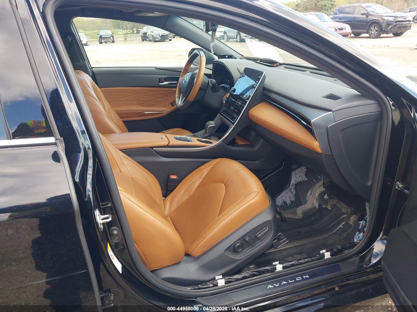 2019 TOYOTA AVALON HYBRID auction photo 5