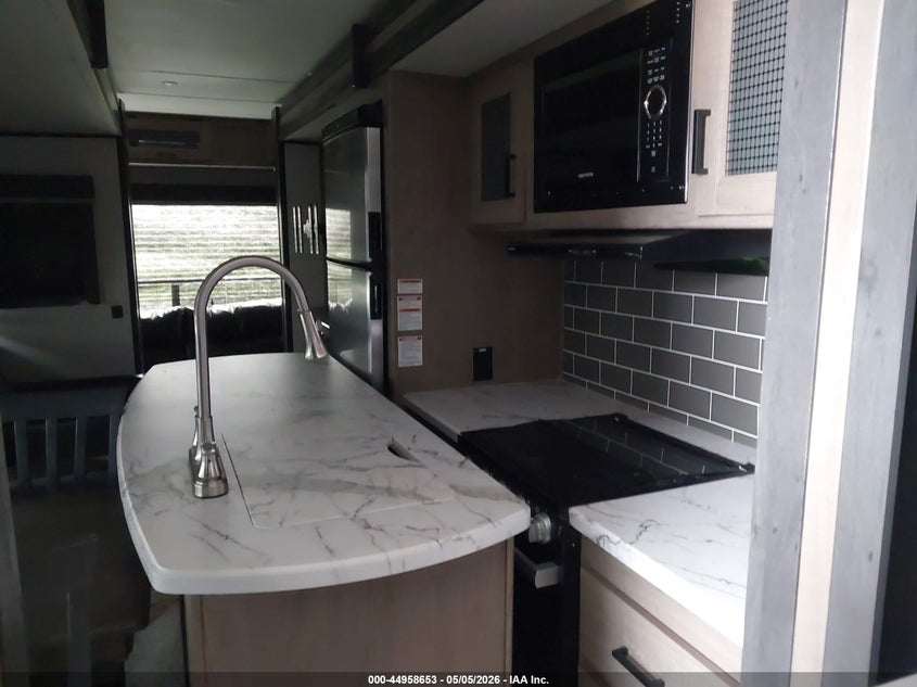 2021 KEYSTONE RV HIDEOUT LUXURY 30RLDS TRAVEL TRAILER auction photo 5