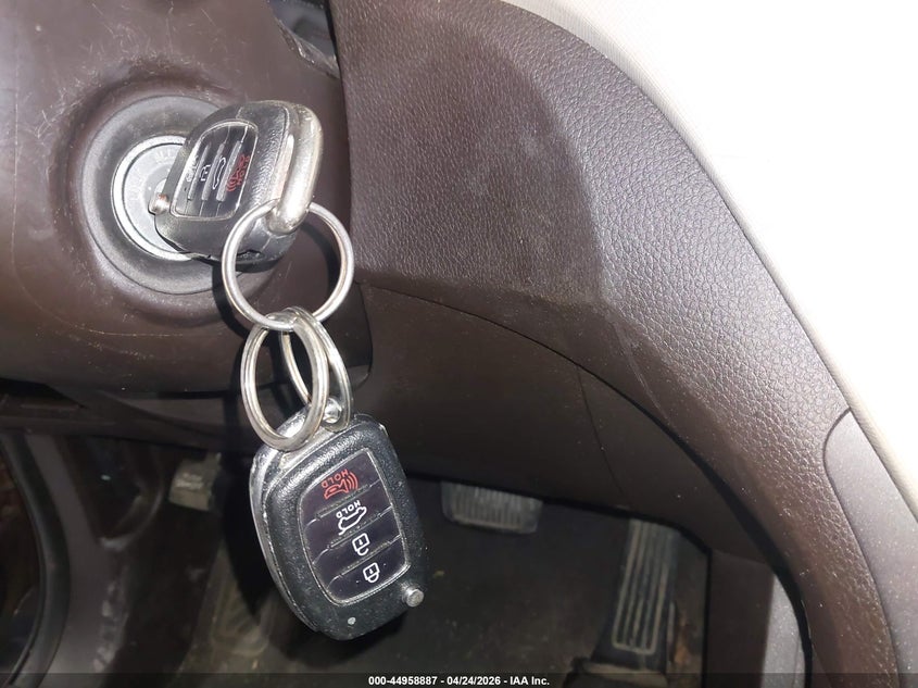 VIN 5NMZUDLB0HH028229 2017 HYUNDAI SANTA FE SPORT 2.4L