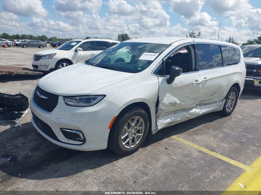 2C4RC1BGXTR182332 2026 Chrysler Pacifica Select photo 1
