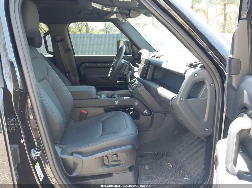 2025 LAND ROVER DEFENDER auction photo 5
