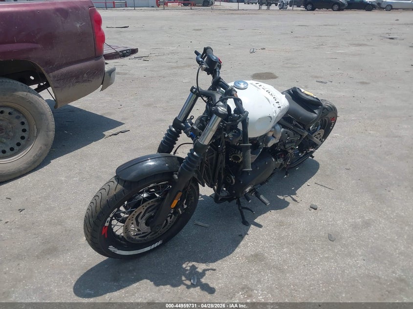 SMTD53HL1STCG1352 2025 Triumph Motorcycle Bonneville Bobber photo 1