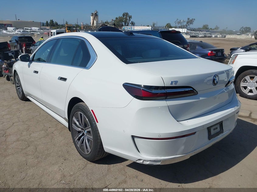 2025 BMW I7 auction photo 3