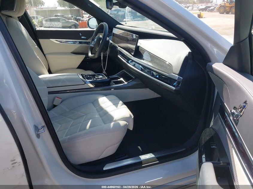2025 BMW I7 auction photo 5