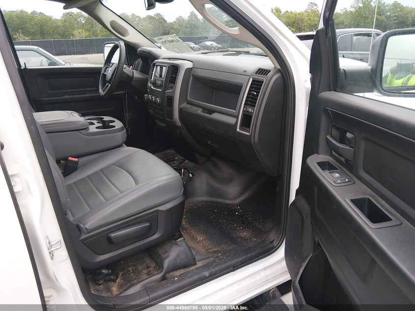 RAM 1500 CLASSIC 2019 VIN 1C6RR7FG8KS656763