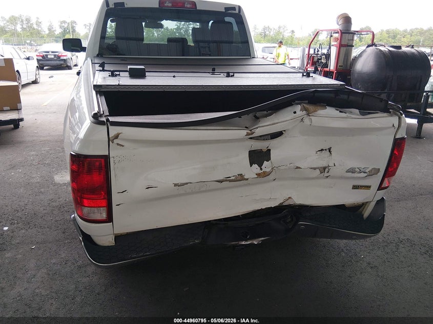 RAM 1500 CLASSIC 2019 VIN 1C6RR7FG8KS656763