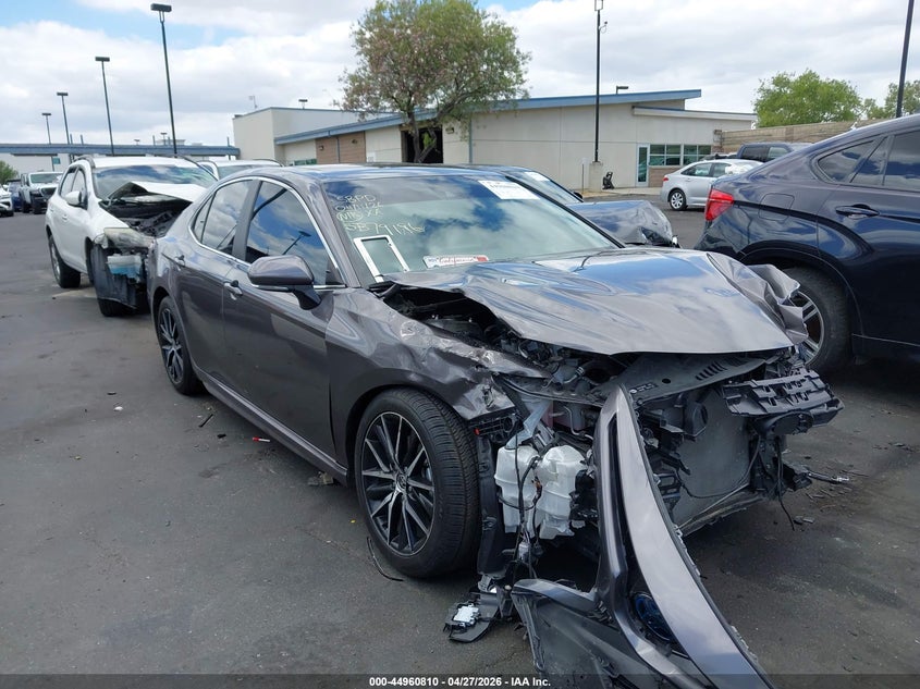 2024 TOYOTA CAMRY HYBRID SE