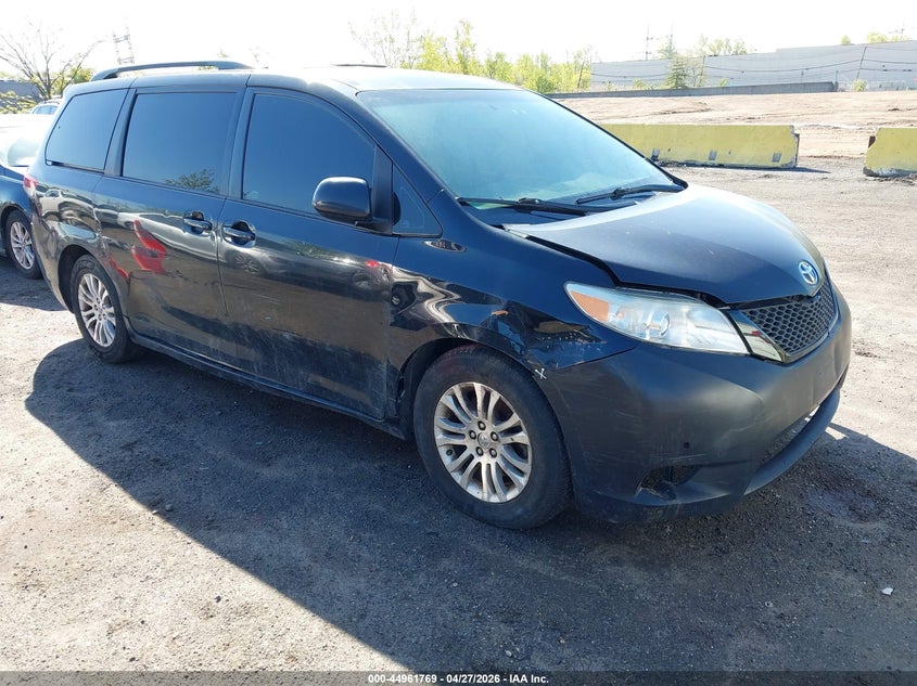 2014 Toyota Sienna Xle V6 8 Passenger