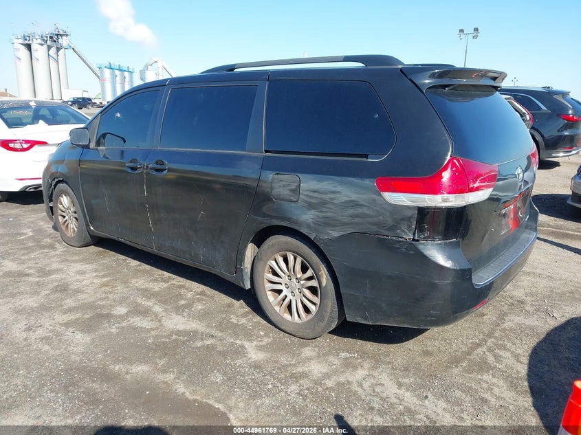 2014 Toyota Sienna Xle V6 8 Passenger