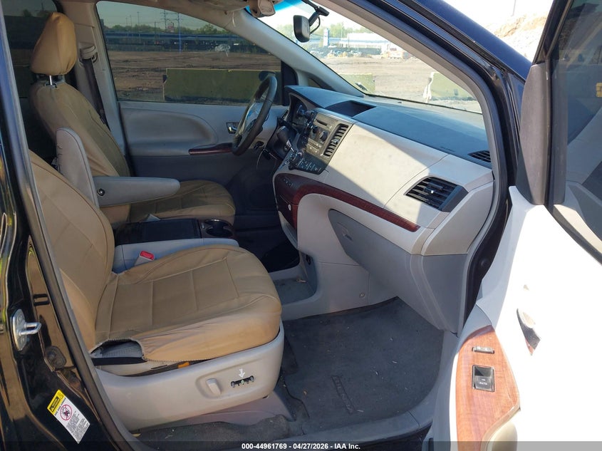 2014 Toyota Sienna Xle V6 8 Passenger