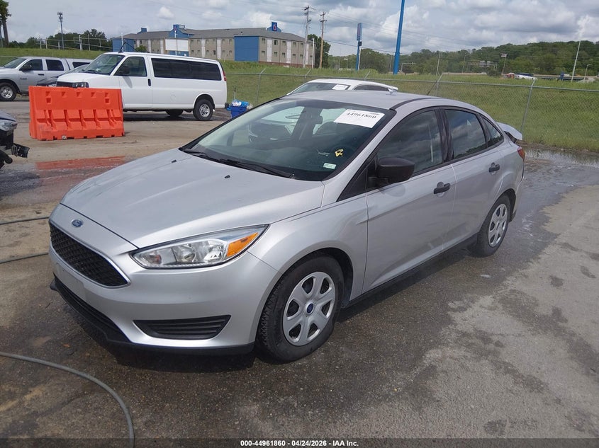 Vin: 1fadp3e20fl357233, lot: 45459281, ford focus s 20152