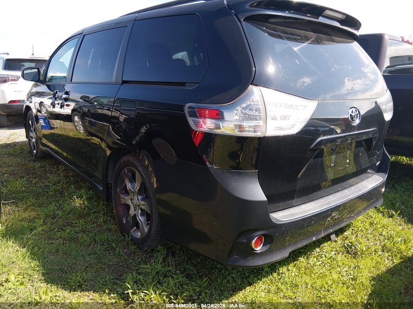 2013 Toyota Sienna Se 8 Passenger