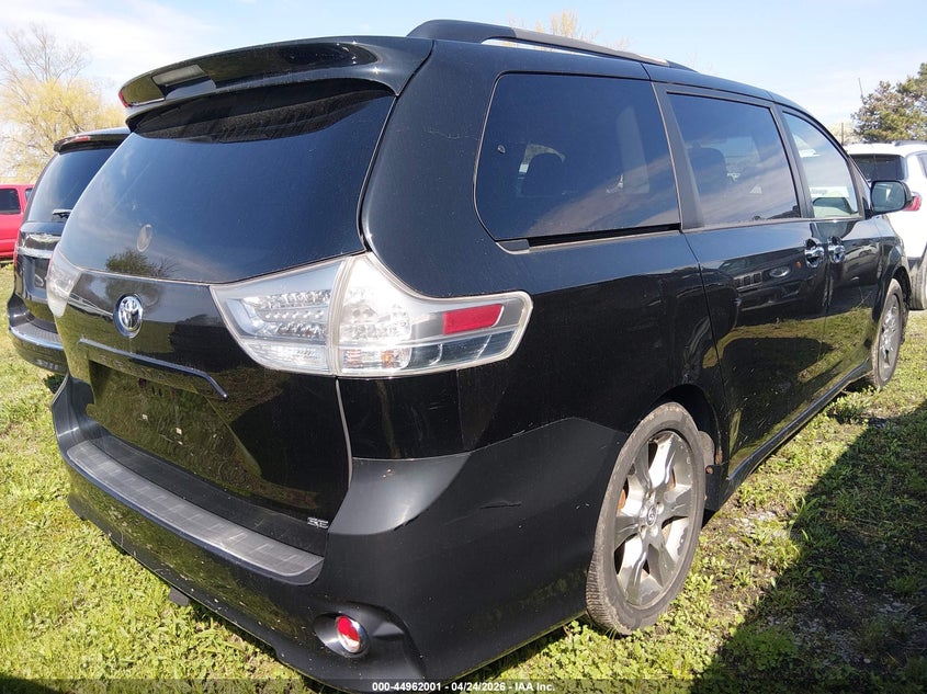 2013 Toyota Sienna Se 8 Passenger