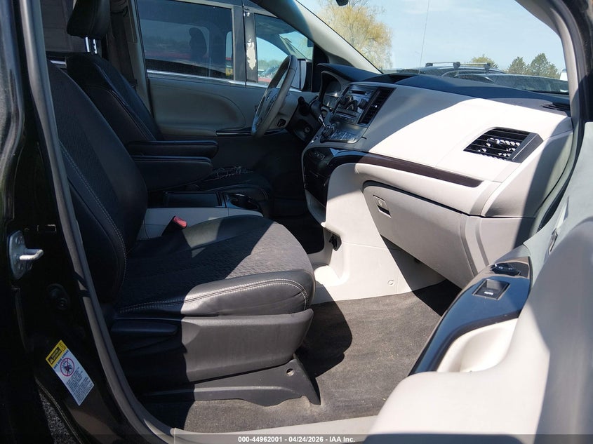 2013 Toyota Sienna Se 8 Passenger