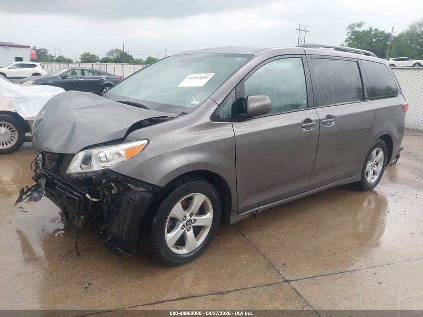 2019 Toyota Sienna Le 7 Passenger 5TDKZ3DC8KS983272 photo 1