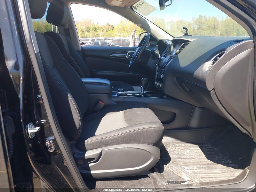 2018 Nissan Pathfinder Sv