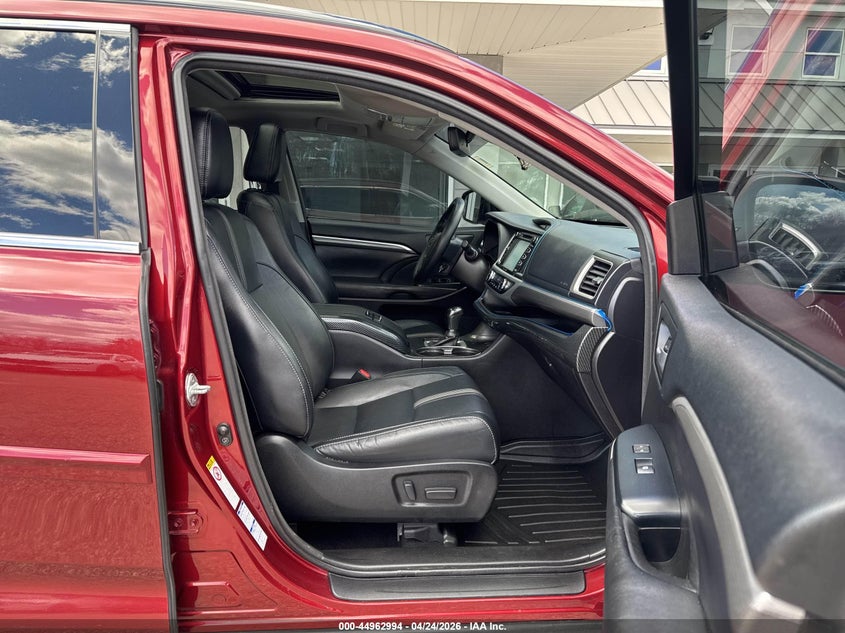 2017 Toyota Highlander Se