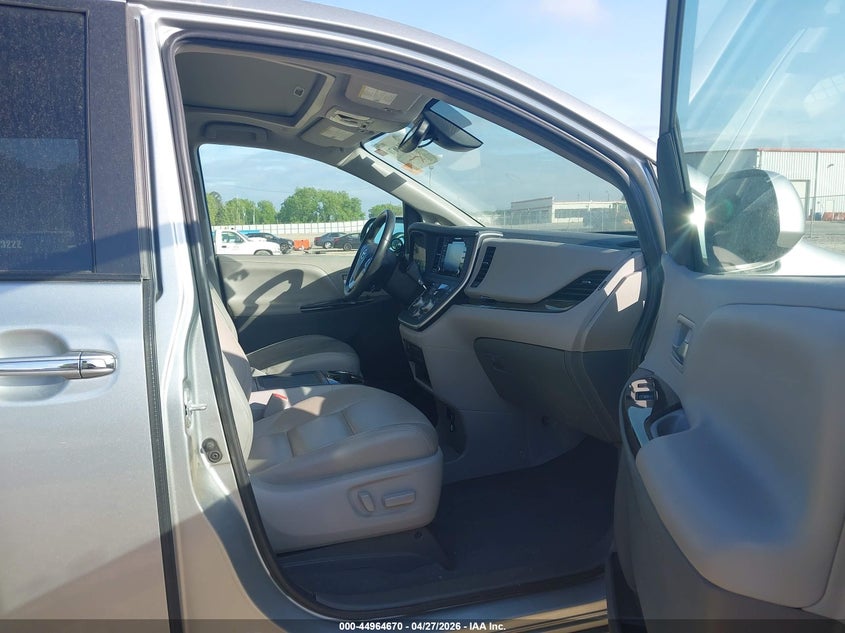 VIN 5TDYZ3DC3LS023398 2020 TOYOTA SIENNA XLE PREMIUM