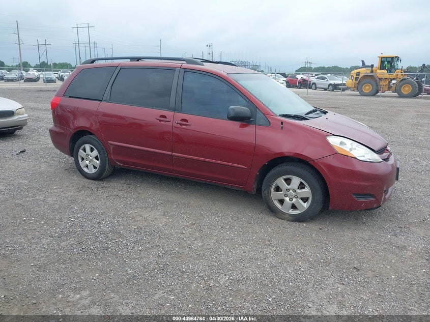 TOYOTA SIENNA 2010. Lot# 44964764. VIN 5TDKK4CC8AS326207. Photo 1