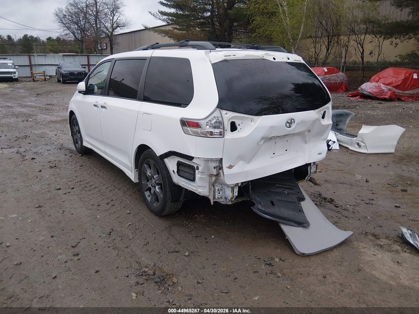 2015 TOYOTA SIENNA auction photo 3