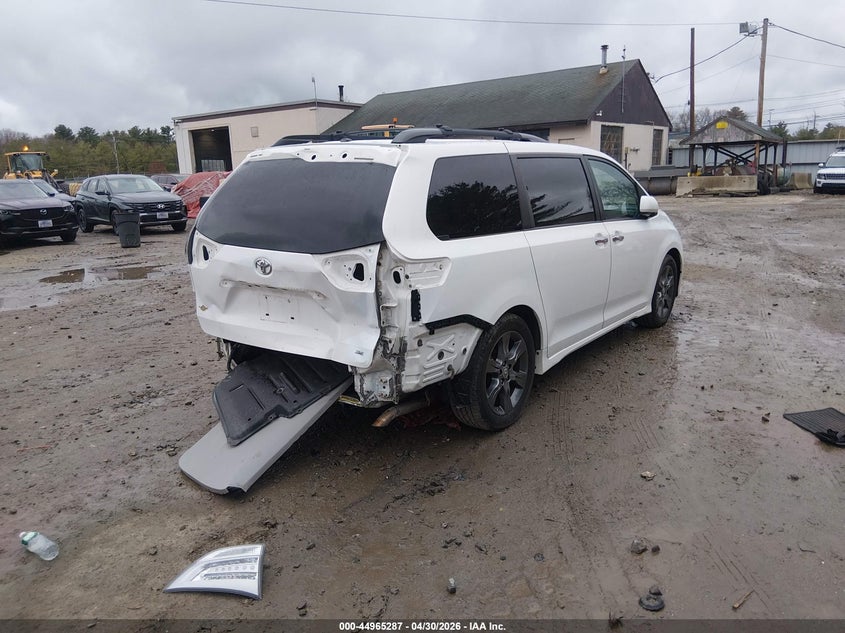2015 TOYOTA SIENNA auction photo 4