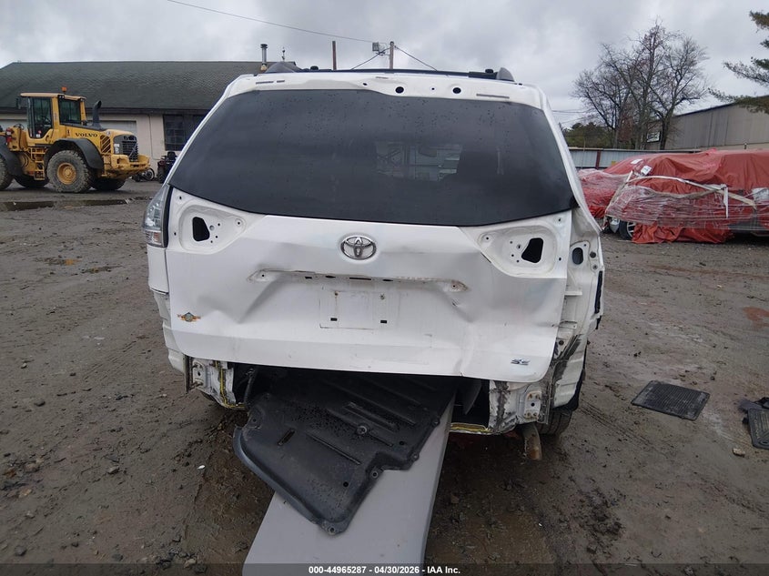 2015 TOYOTA SIENNA auction photo 6