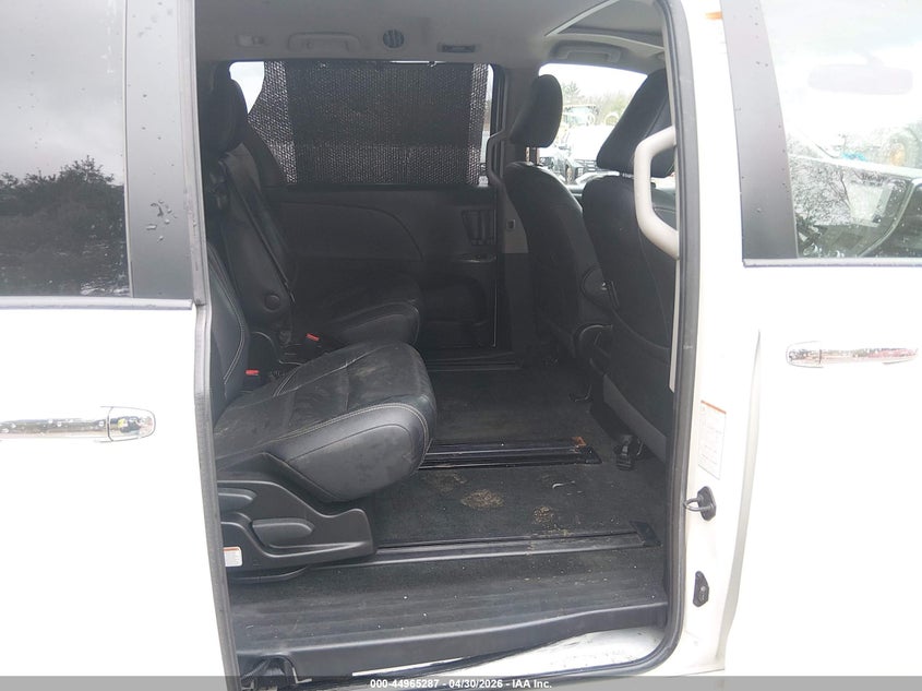2015 TOYOTA SIENNA auction photo 8
