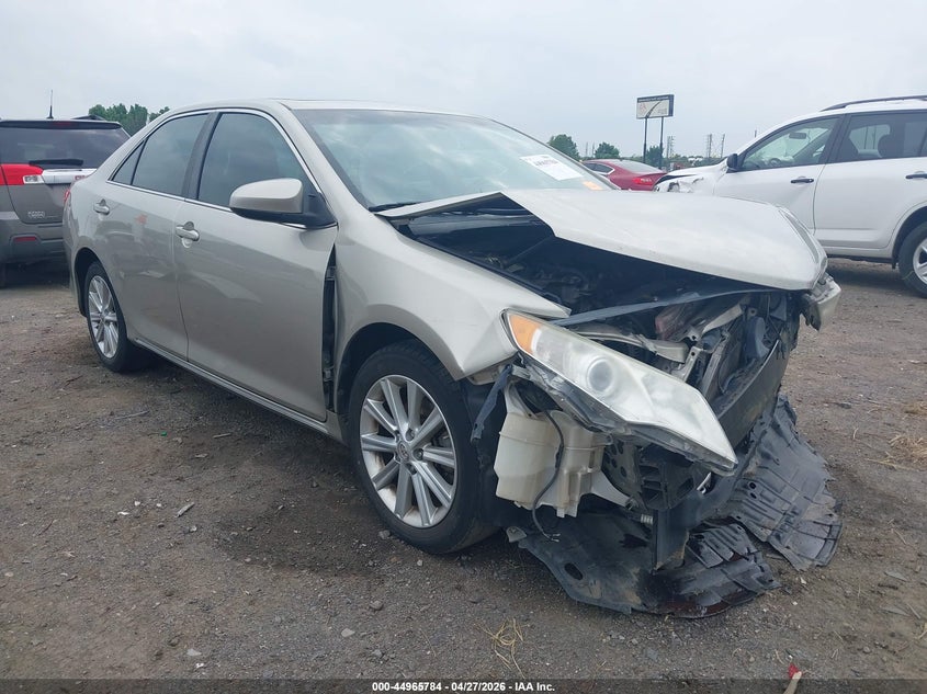 2014 TOYOTA CAMRY XLE