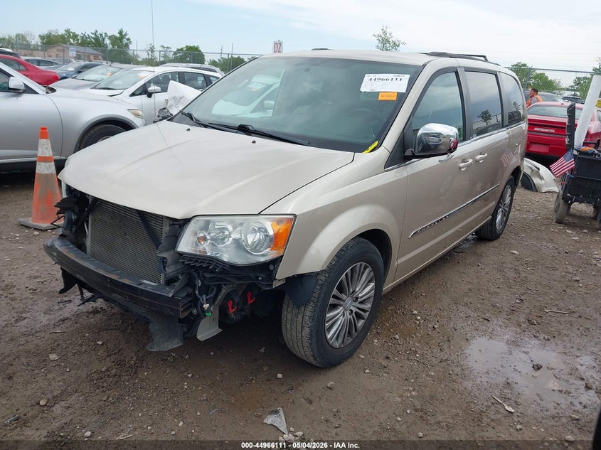 2014 CHRYSLER TOWN & COUNTRY auction photo 2