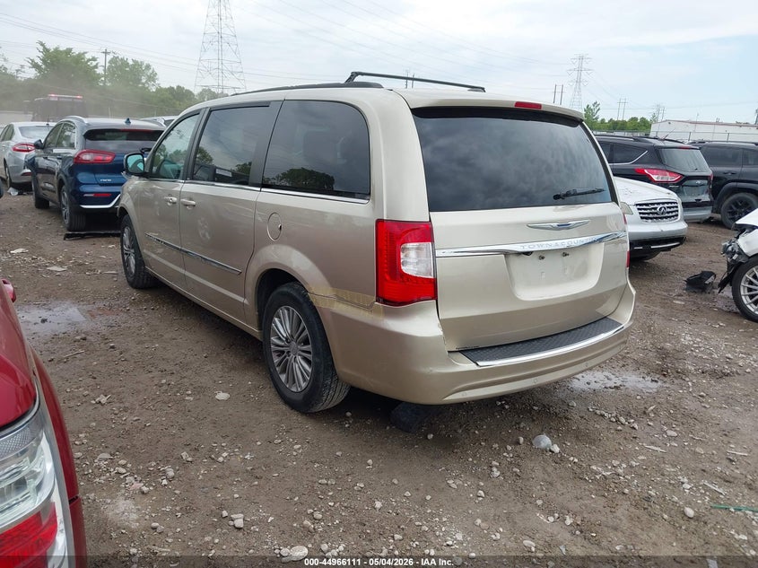 2014 CHRYSLER TOWN & COUNTRY auction photo 3