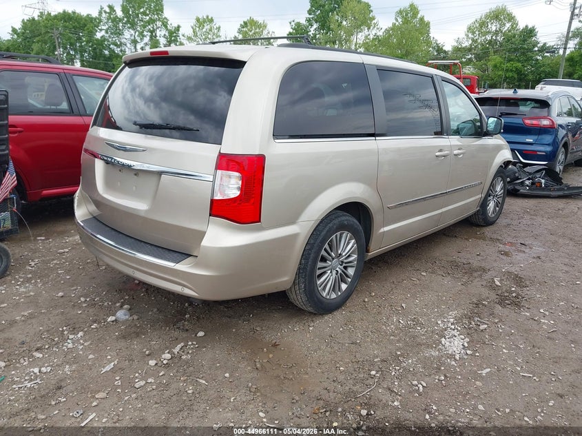 2014 CHRYSLER TOWN & COUNTRY auction photo 4