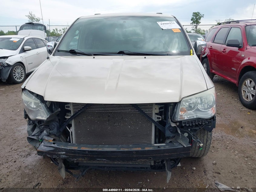 2014 CHRYSLER TOWN & COUNTRY auction photo 6