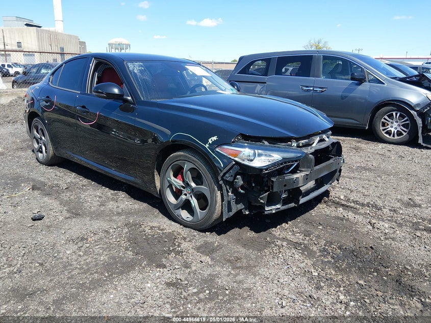Vin: zarfaedn2j7578707, lot: 45464040, alfa romeo giulia awd 2018 img_1